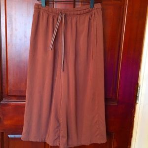 Uniqlo rust-colored gaucho lounge pants